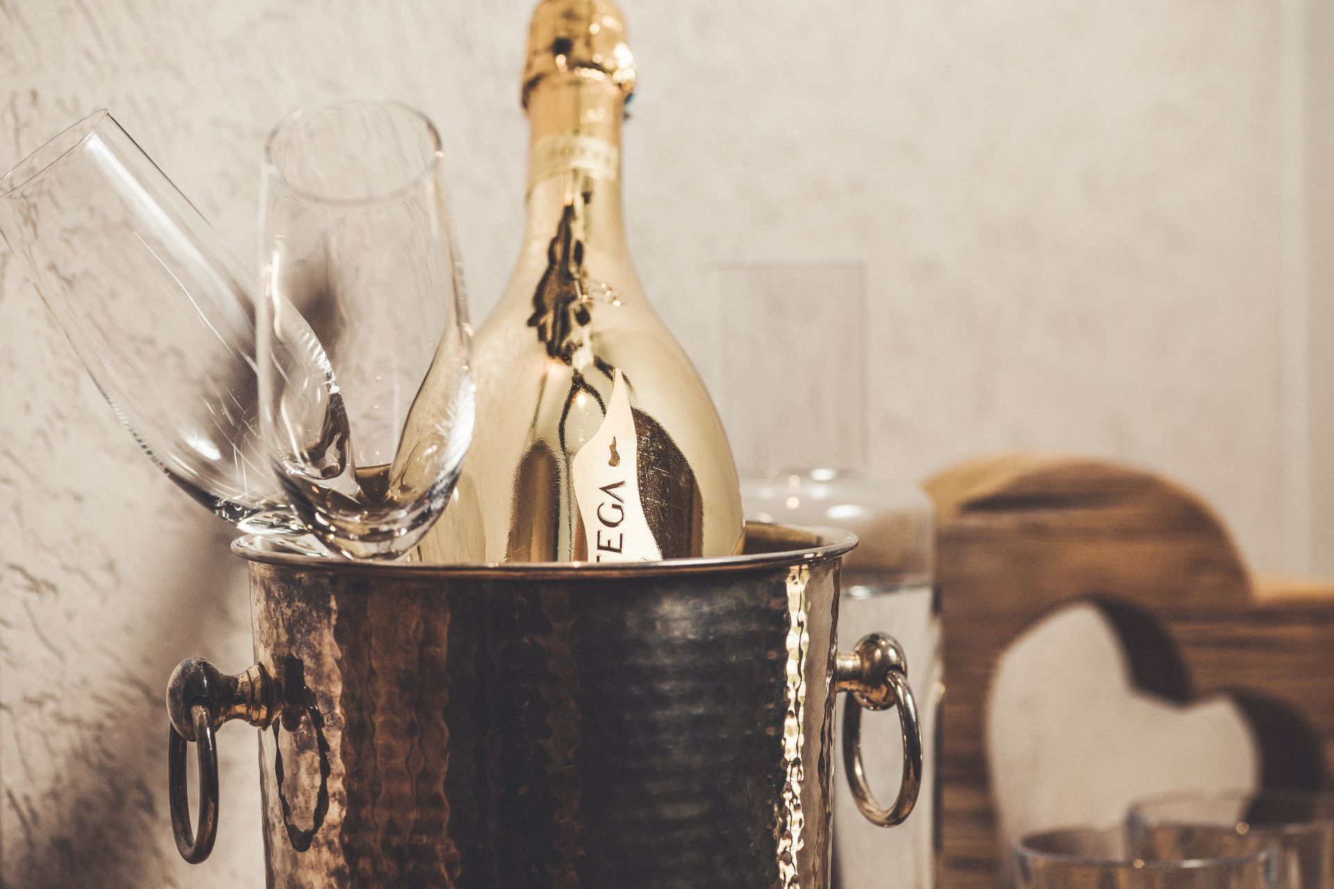 Champagner in der Apartmentsuite im Hotel Bergkristall Hippach